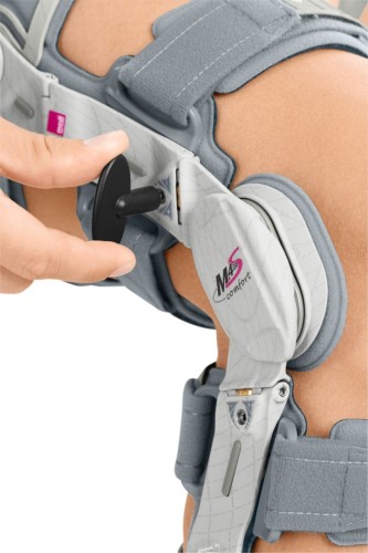 Регулируемый жесткий коленный ортез для лечения остеоартроза M.4s OA comfort фото 5