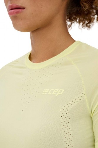 Женская ультралегкая футболка с коротким рукавом CEP для бега фото 4