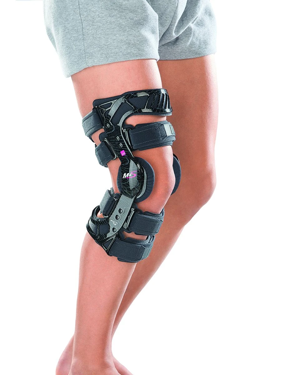 Ортез коленный регулируемый жёсткий M.4s укороченый | Заказать за 55069 Р |  Арт. G032 - 2 - M | Официальный сайт medi